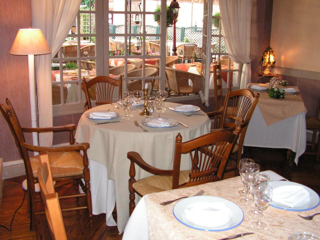 Hotel Restaurant Henri IV Eauze Exteriör bild