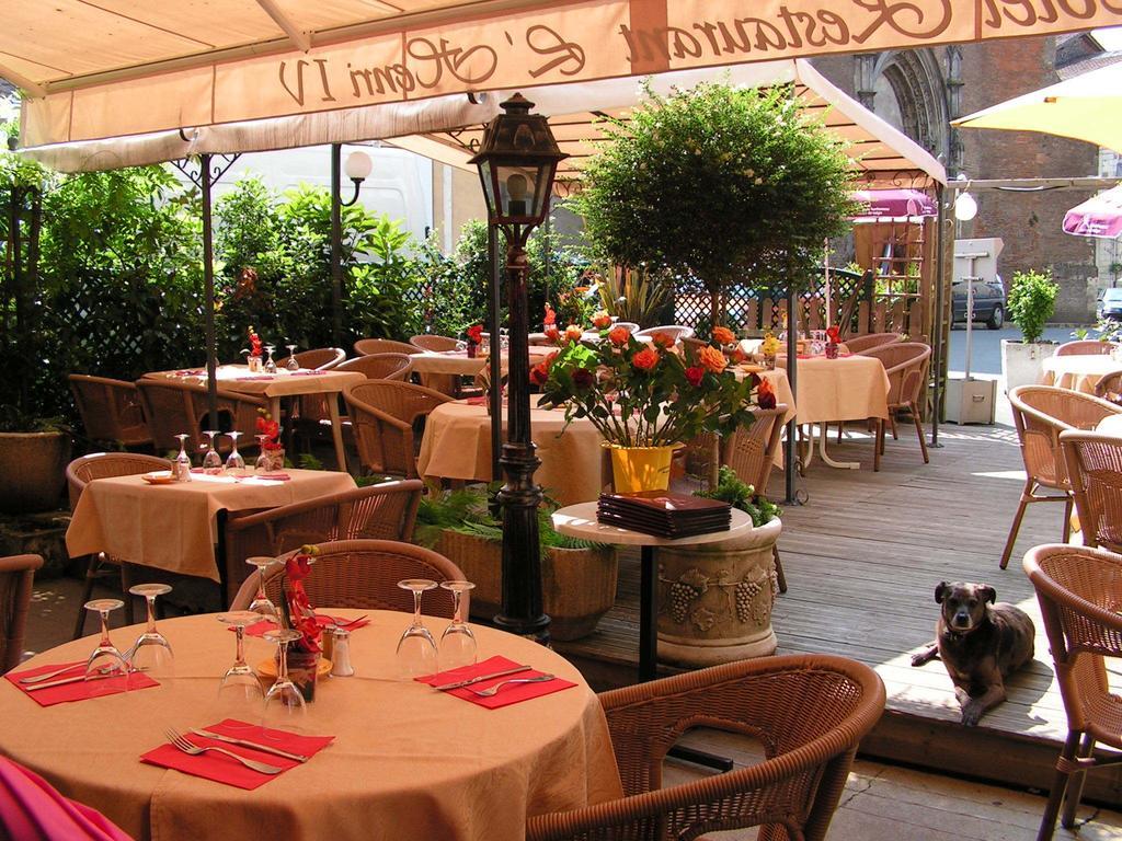 Hotel Restaurant Henri IV Eauze Exteriör bild