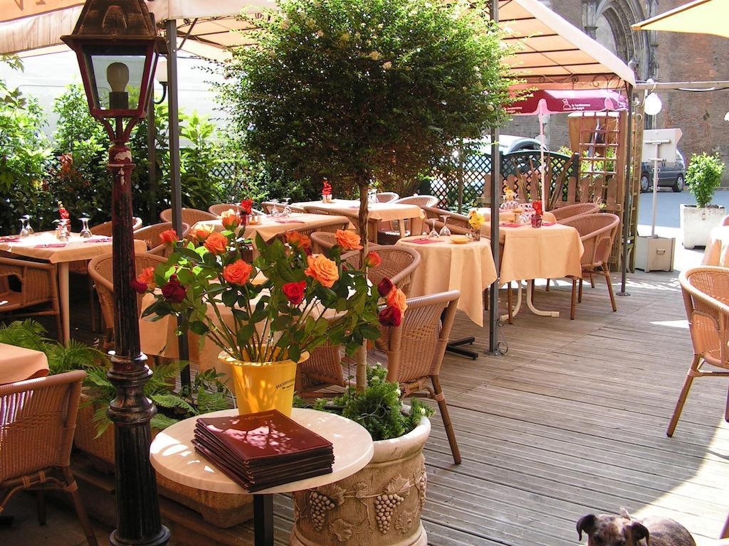 Hotel Restaurant Henri IV Eauze Exteriör bild